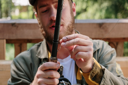 tying fish knot